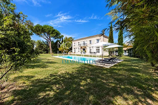 Maison 9 pièces 260 m²