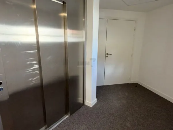 Bureau ou Appartement selon Projet. Potentiel avec ascenceur