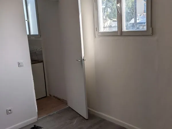 Studio à partager à Drancy - Disponible à partir du 1er octobre, 350 / mois ,