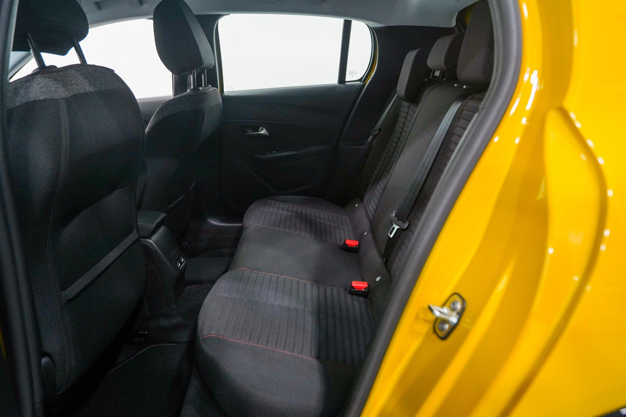 Peugeot 208 — photo 29