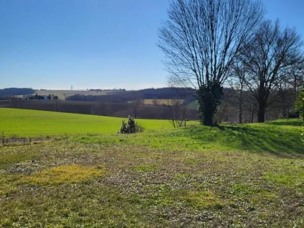 Terrain constructible 900 m²