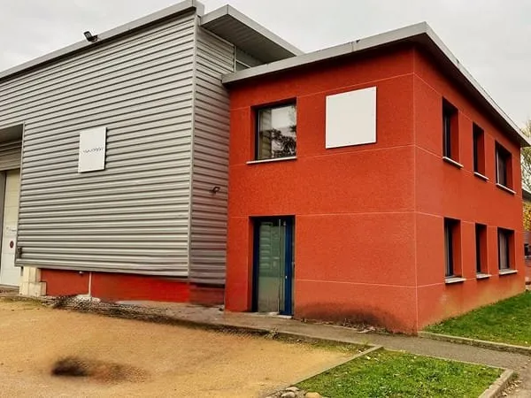 ENTREPOT 127 m2 + BUREAUX 149m2 À LOUER À BRIGNAIS