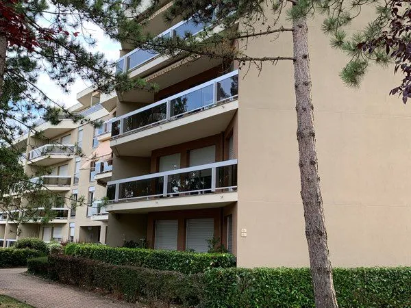 APPARTEMENT dans QUARTIER RESIDENCIEL