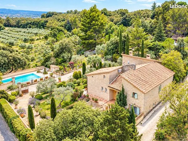 Villa 6 pièces 227 m²