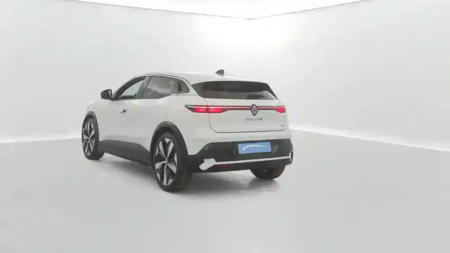 Renault Megane e-tech ev40 130ch standard charge — photo 34