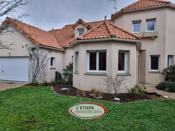 Maison 9 pièces 240 m²
