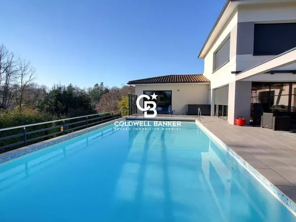 Maison 7 pièces 271 m²
