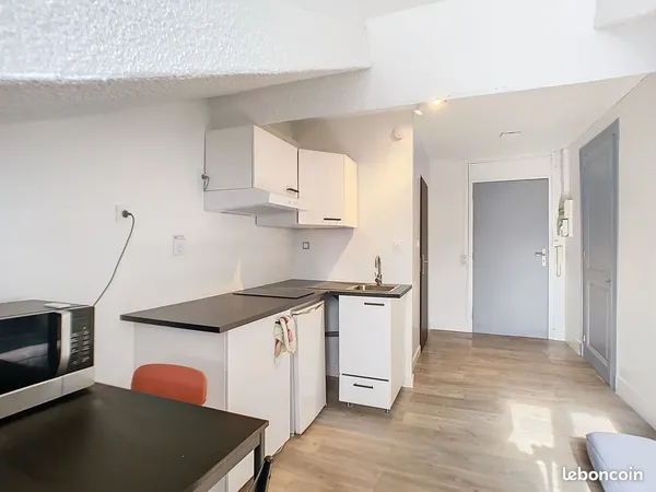 Appartement meublé et climatisé avec un grenier