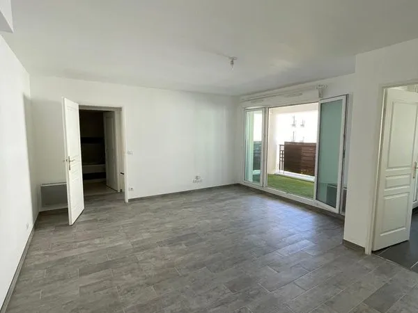​Appartement T3 de 56m² avec Balcon + 2 Parkings - Lucé