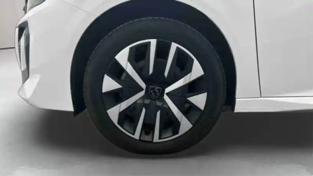 Peugeot 208 hybrid 110 ch e-dcs6 — photo 10