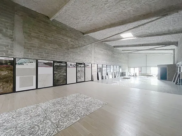 Local commercial 310 m²