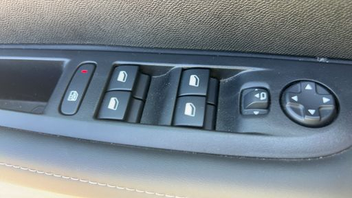 Peugeot 208 1.2 100  Hybrid DCT6 - Allure – 2024 – 10022 km – Hybride essence – Boîte Automatique — photo 7