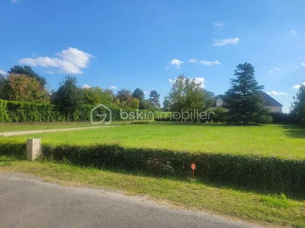 Terrain constructible 900 m²