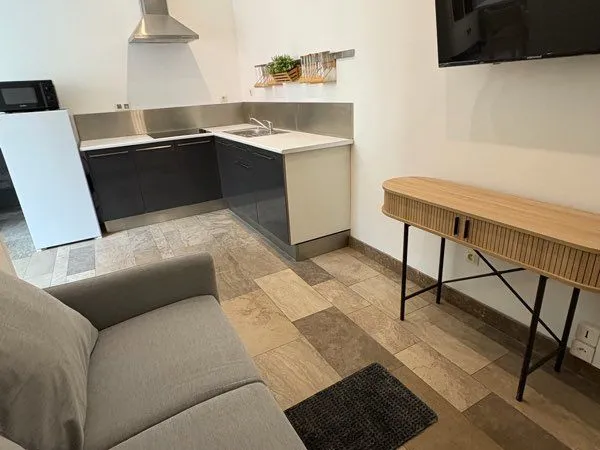 À LOUER - T2 MEUBLÉ RÉNOVÉ DE 27 m² - CENTRE-VILLE DE BÉTHUNE