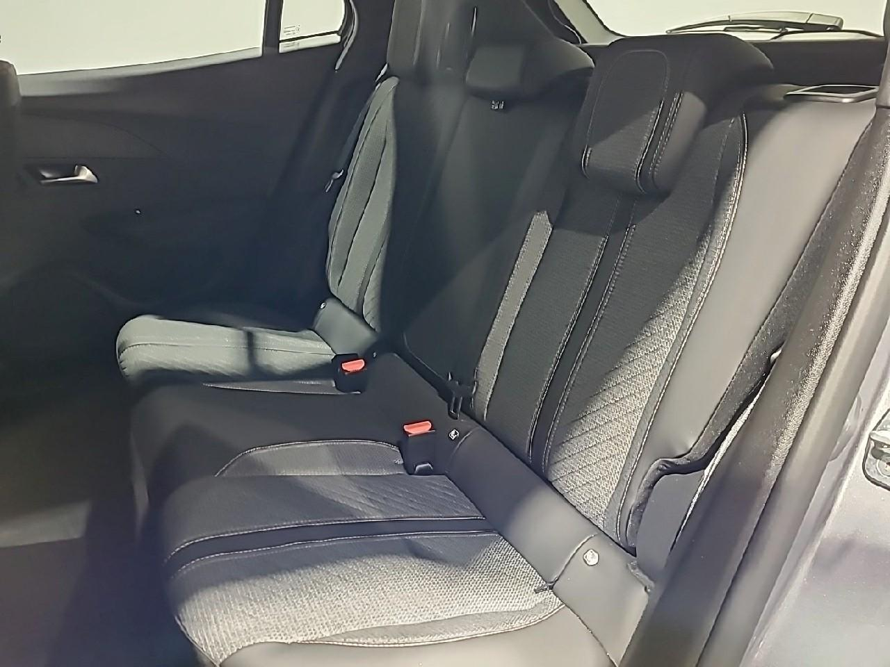 Peugeot 2008 hybrid 145 ch e-dcs6 allure — photo 13