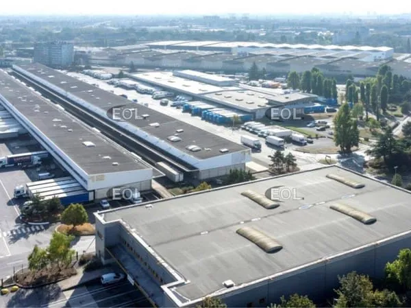 Entrepôt 1694 m²