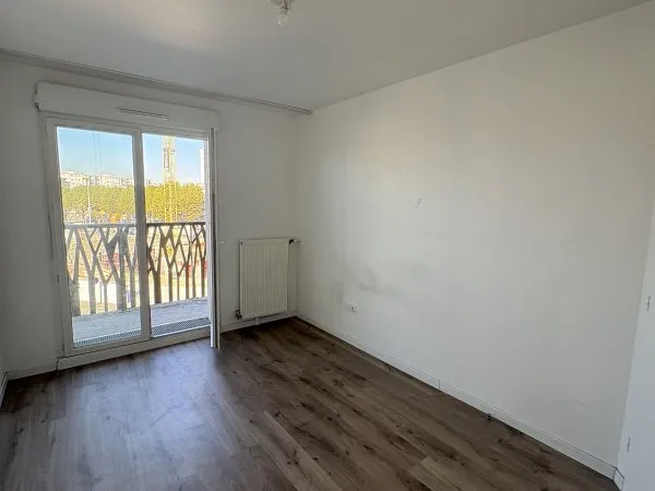 VILLEPINTE - F3 au 3ème étage avec ascenseur, balcon et parking