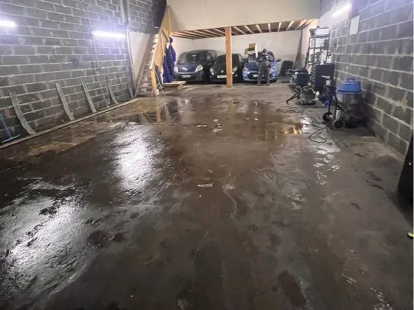 GARAGE LOCAL 105m2