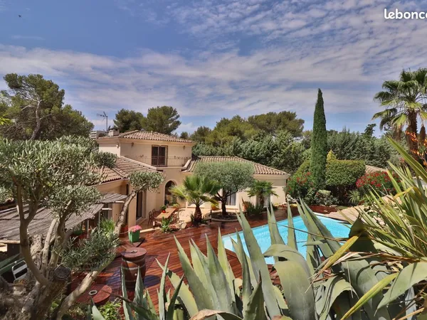 Villa 7 pièces 245 m²