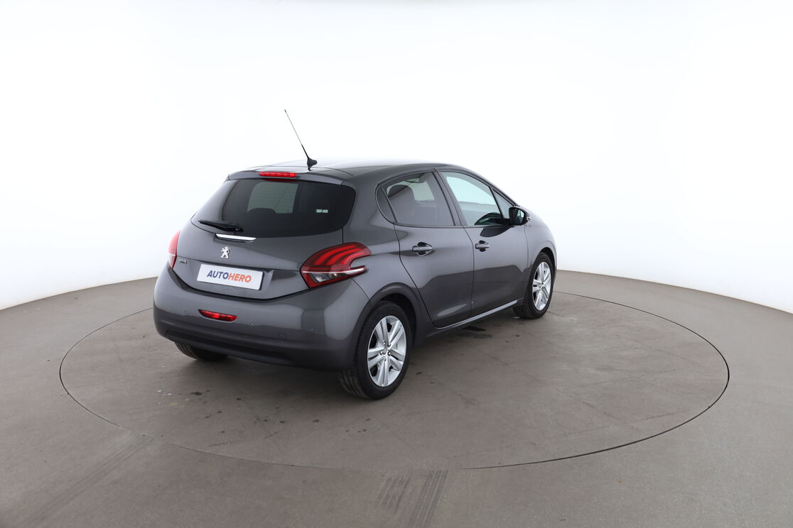 Peugeot 208 1.2 PureTech Signature — photo 5