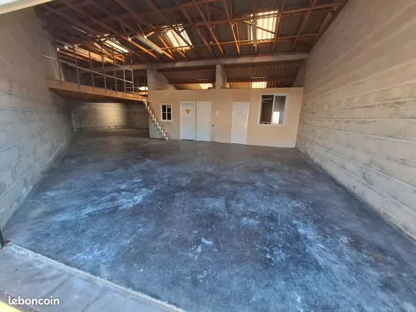 Local artisanal / garage / dépôt