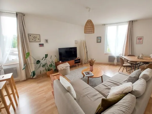 Grand T2 54m2 très lumineux - Quartier Francisco Ferrer