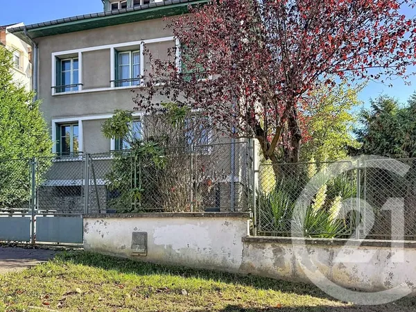 Bâtiment 230 m²