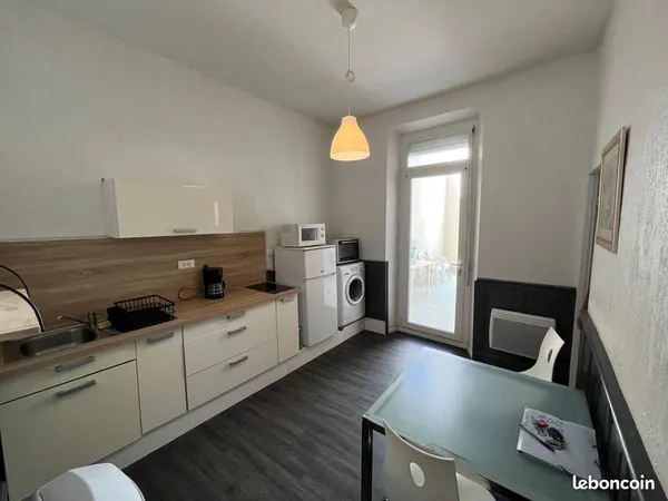 T2 meublé 30m2 Rdc avec cour privée sur bld Sembat