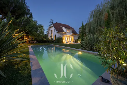 Maison 6 pièces 198 m²
