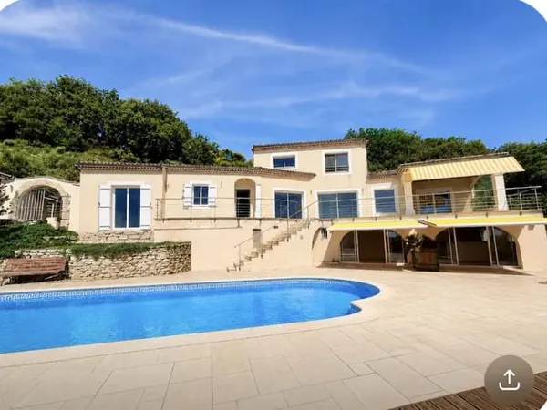 Villa 4 pièces 185 m²