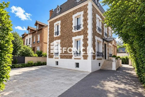 Maison 9 pièces 240 m²