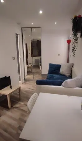 Studio meublé rénové disponible