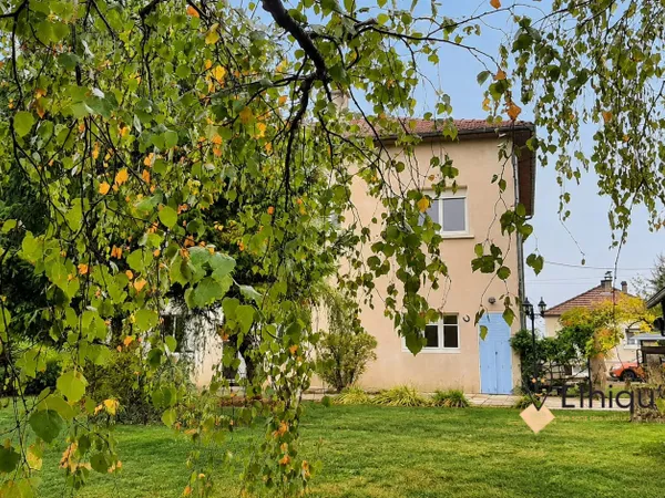 Idéal 1er investissement : Maison offrant vue et tranquillité
