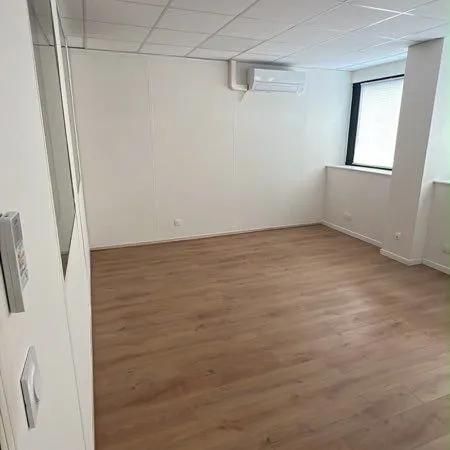 Double Bureau/local commercial