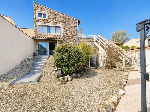 Maison de village avec jardin, terrasse, garage et fort potentiel - Idéale grande famille ou investi