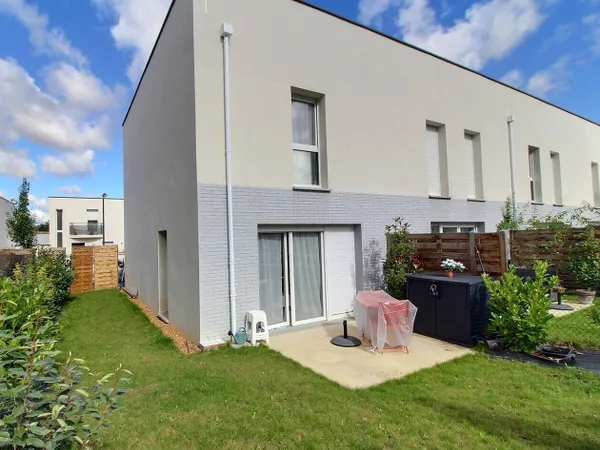 Maison Epernon 2 chambres avec jardin