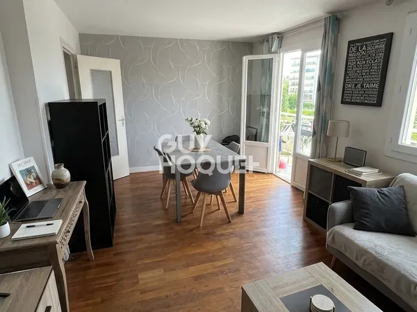 Appartement T4 à Vendre avec balcon, cave et parking sur Décines-Charpieu centre.