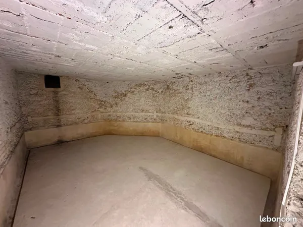 Grande cave 20 m² - Paris 10e - Rue d'Hauteville - 55 000