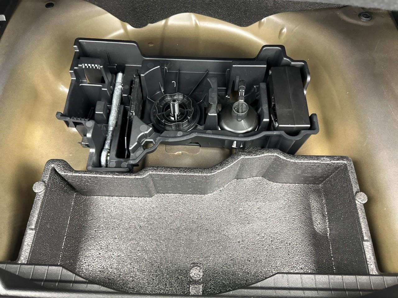 Peugeot 2008 puretech 130 s&s eat8 allure pack — photo 32