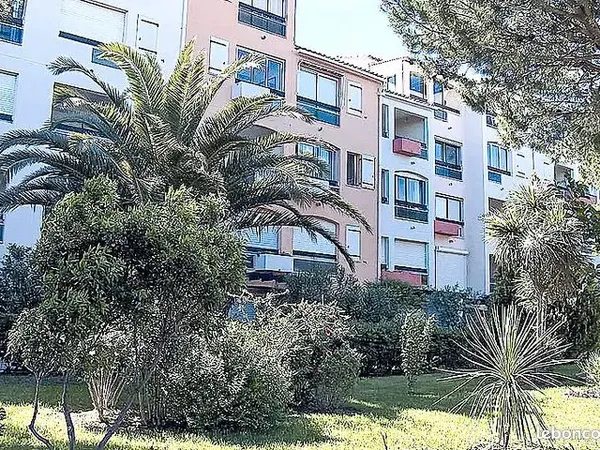 Location meublée à l'année - studio cabine 31 m2 et parking privé - cap d'agde
