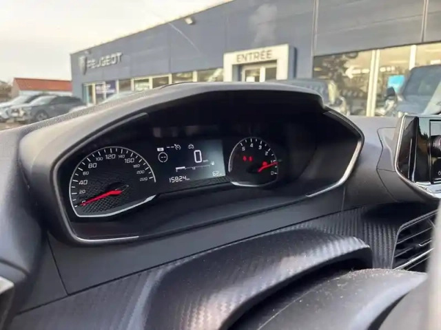Peugeot 208 puretech 75 s&amp;s bvm5 — photo 10