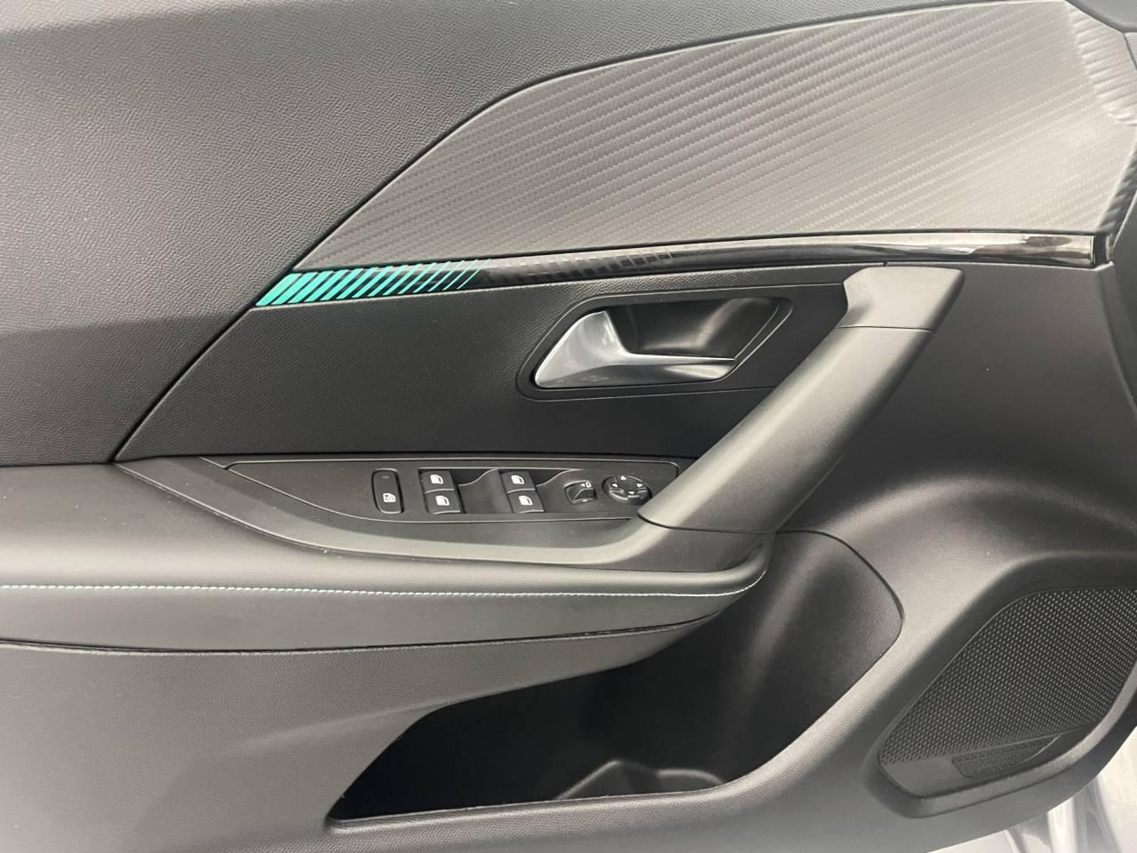 Peugeot 2008 puretech 130 s&s eat8 allure — photo 28