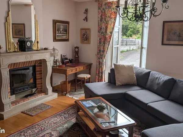 Maison de maitre en deux parties, avec un gîte trés bien classé