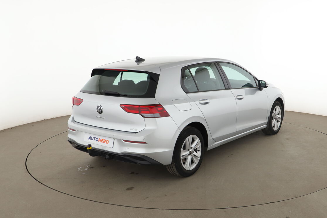 Volkswagen Golf VIII 1.0 eTSI DSG7 — photo 5
