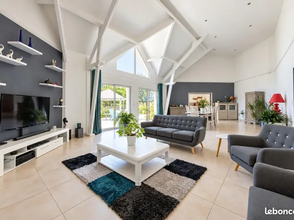 Maison 5 pièces 228 m²