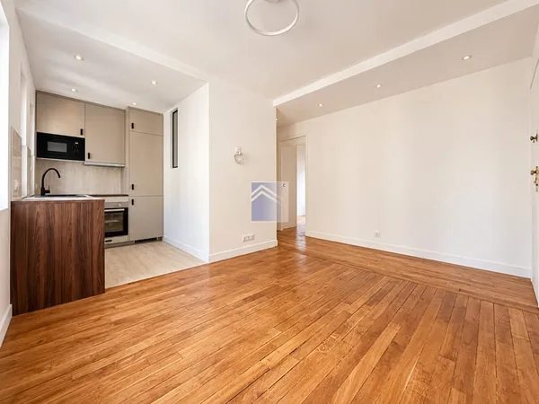 COEUR DE VILLE - 2 pièces de 37,15 m2 RÉNOVATION HAUT DE G