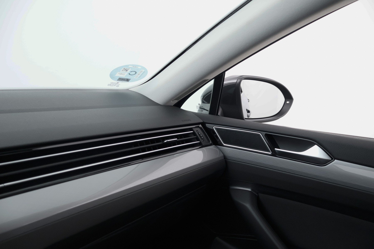 Volkswagen Passat SW — photo 29