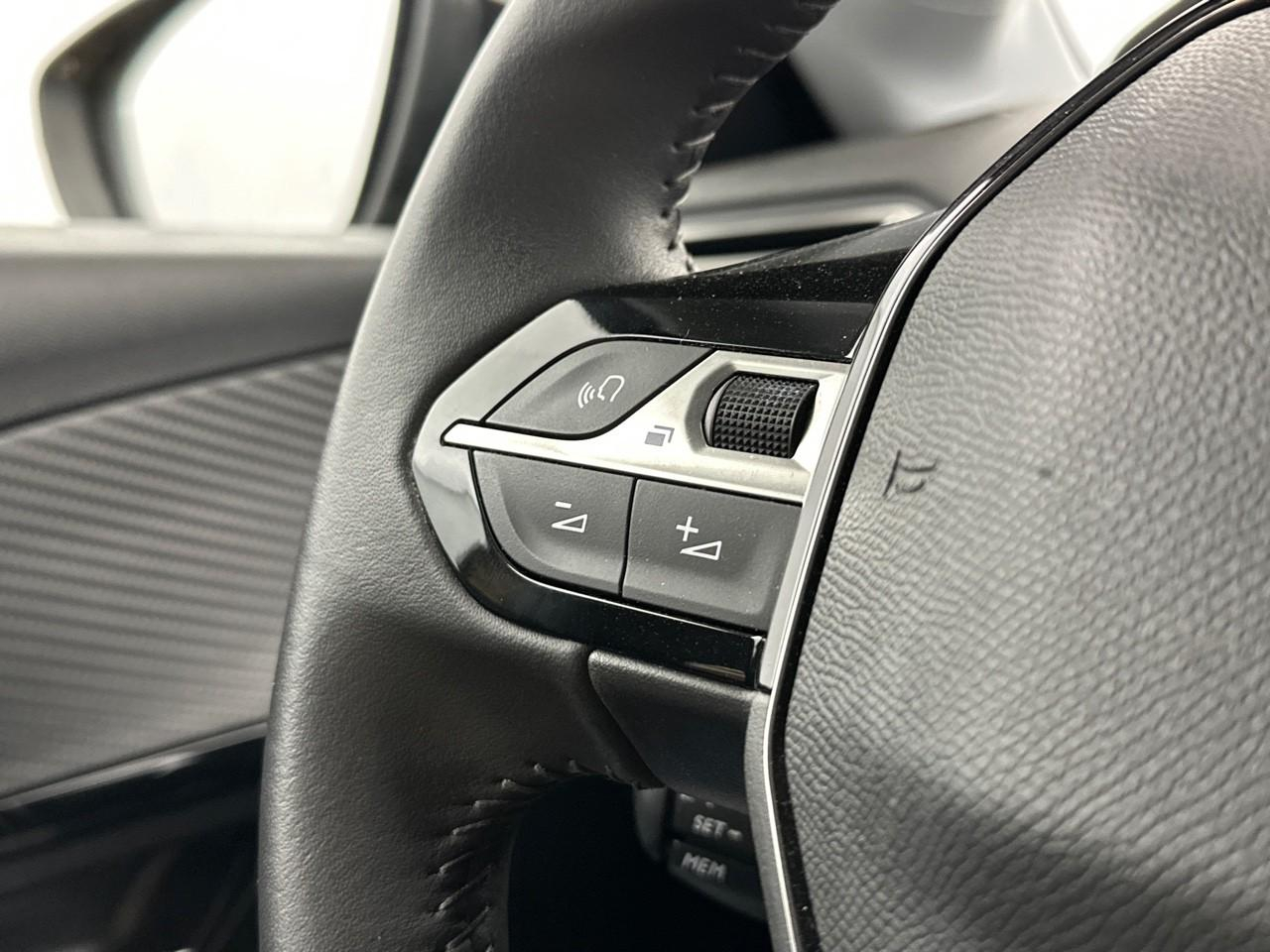 Peugeot 208 puretech 100 s&s bvm6 style — photo 17