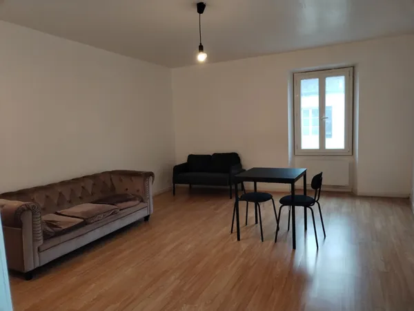 IMMEUBLE DE RAPPORT 3 APPARTEMENTS 6P CENTRE-VILLE LORREZ-LE-BOCAGE (77).