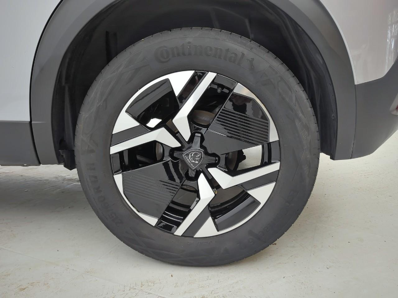 Peugeot 2008 hybrid 145 e-dcs6 allure — photo 11